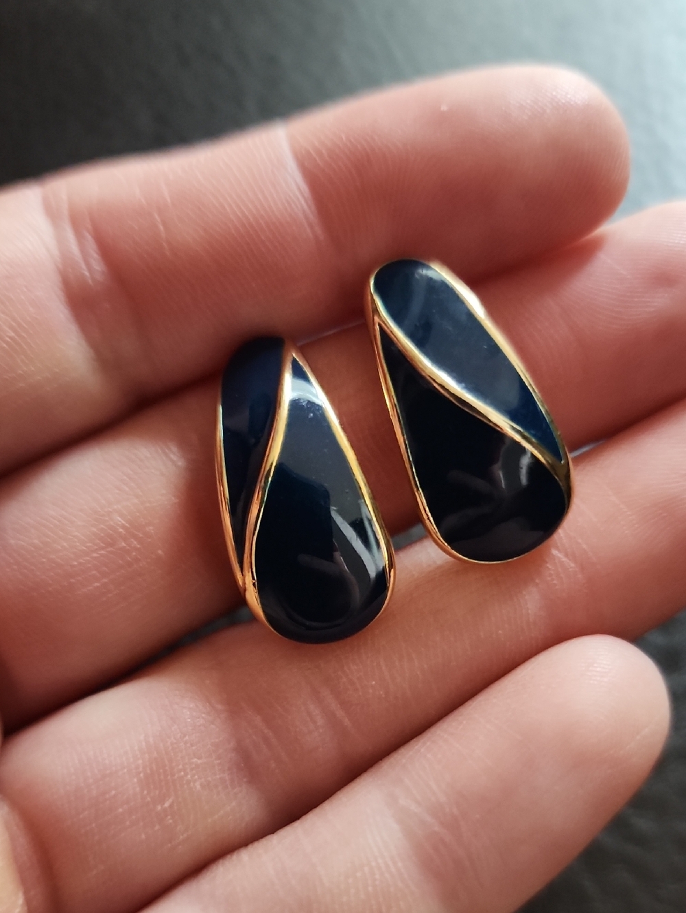 VTG Trifari Gold-Trim Navy Enamel Teardrop Clip-On Earrings